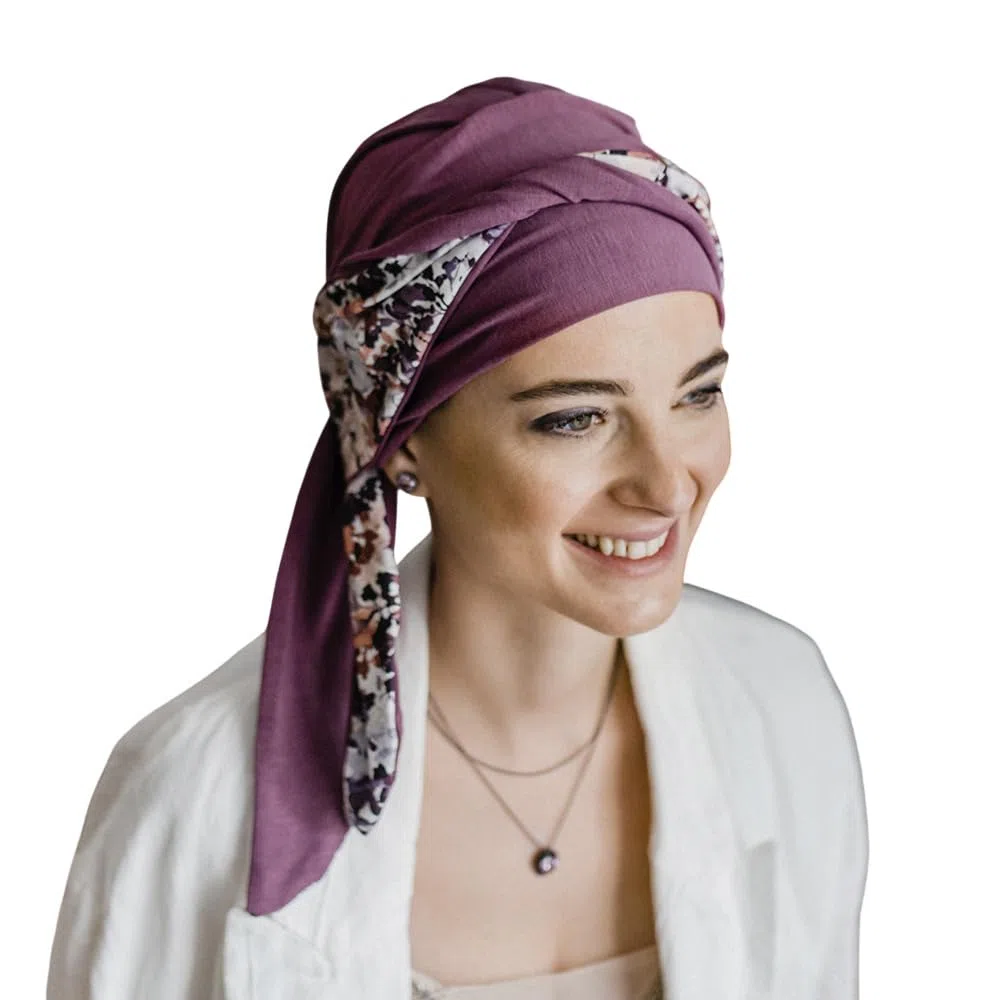 CAREBELL Turbante oncológico Modelo Smooth – diseño Malva Flores en bambú Suave y Transpirable, Especial para quimioterapia, Alopecia y Pieles sensibles