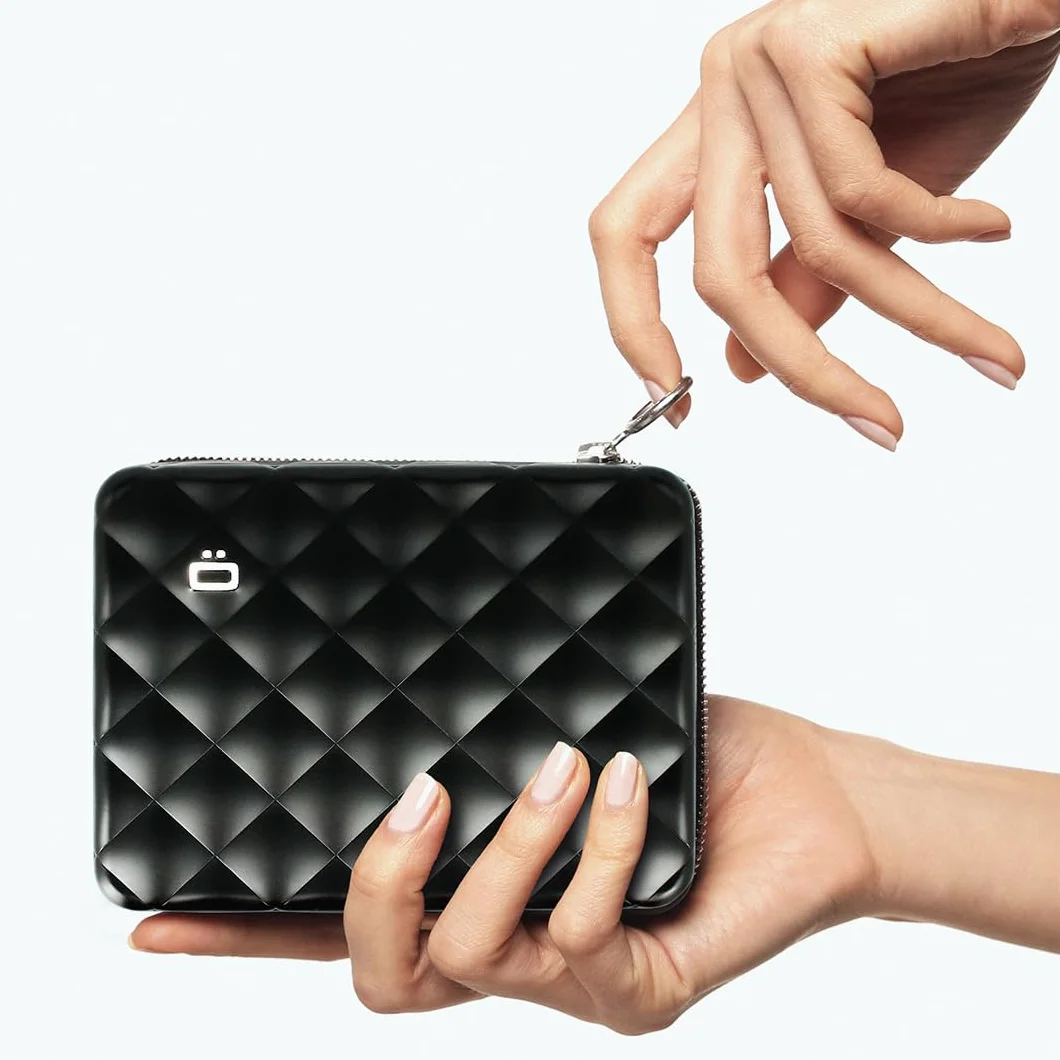 ÖGON -DESIGNS- Cartera de acompañante para Mujer, Aluminio con Efecto Acolchado, protección RFID contra fraude y desmagnetización, Modelo Lady Case Helsinki Large, tamaño Pasaporte