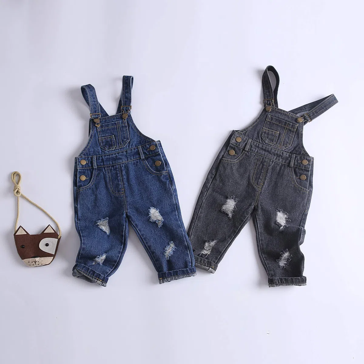 KIDSCOOL SPACE Monos vaqueros rasgados de algodón puro azul / negro para bebés y niños pequeños, Bue, 3-4 años