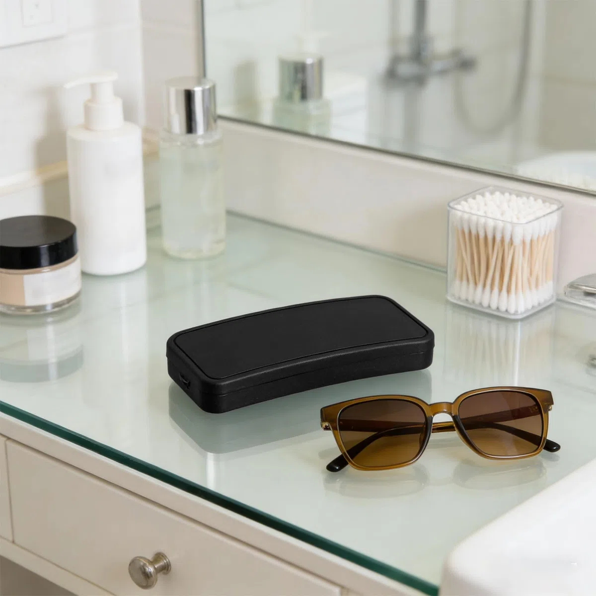 COLLBATH Estuche para Gafas de Sol con Clip, Caja de Almacenamiento de Plástico Negro Mate Tamaño Mediano, Ligero y Resistente para Viaje y Uso Diario, Organizador Portátil para Gafas