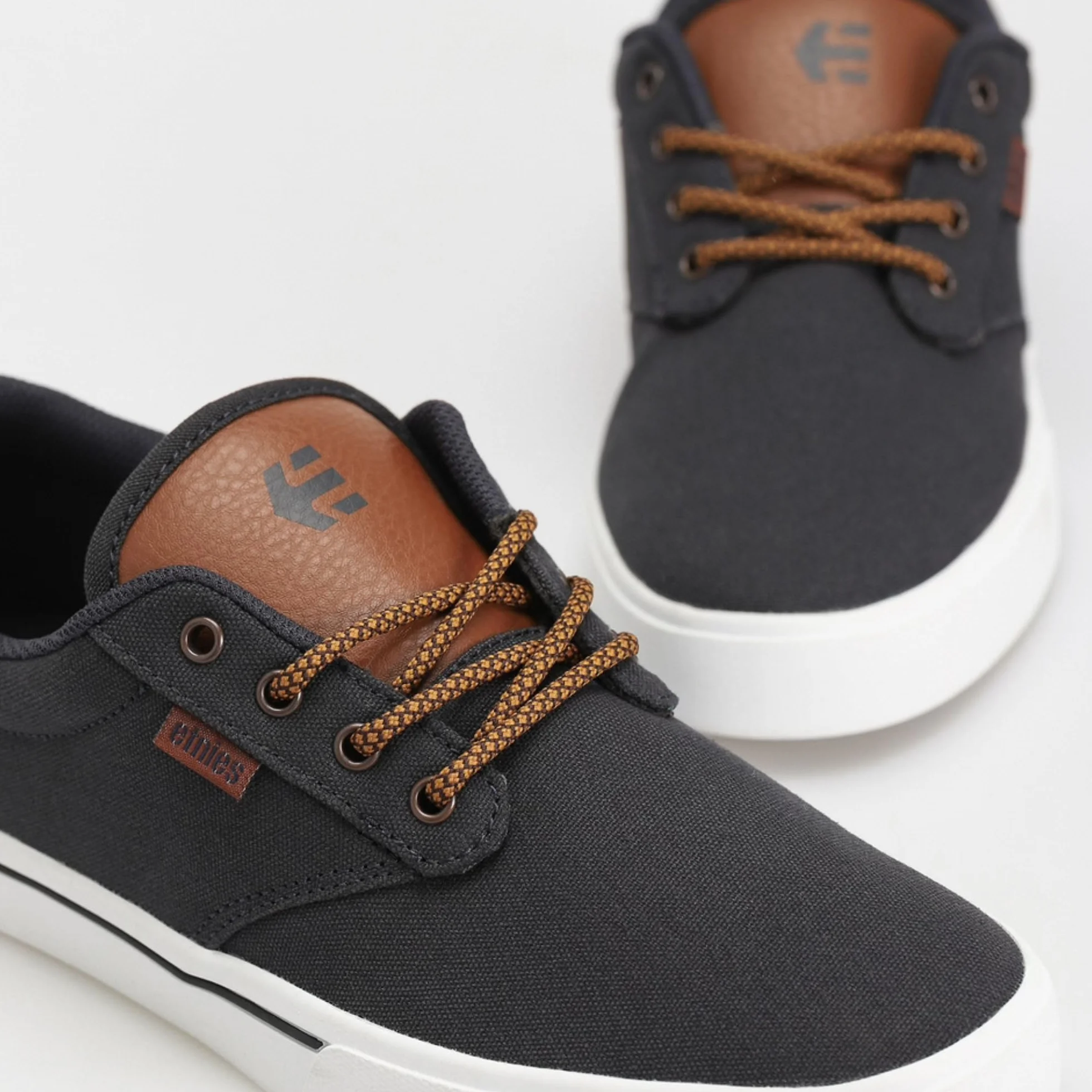 Etnies Jameson 2 Eco, Zapatillas de Skateboard para Hombre, gris, 47