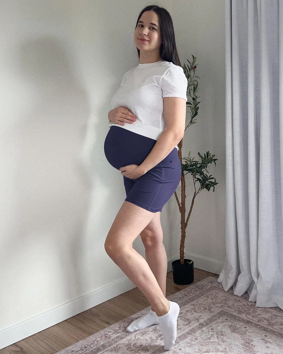 G4Free BareFeel - Pantalones cortos deportivos de maternidad con bolsillos sobre el vientre, cómodos pantalones de entrenamiento de verano para embarazo