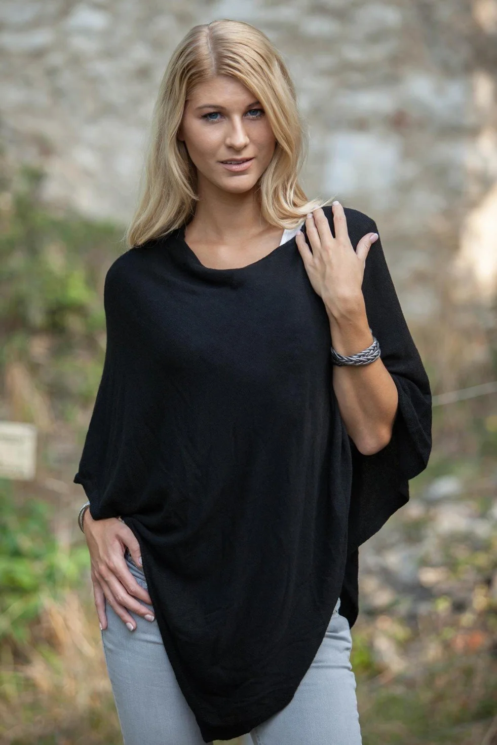 styleBREAKER suave poncho de punto fino monocolor, cuello redondo, señora 08010042