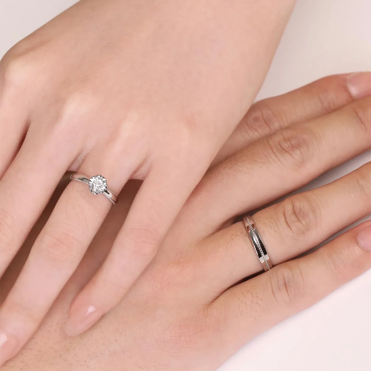 Meissa Alianzas de Pareja Ajustables Plata de Ley 925 Anillo para Ella con Piedra Zirconia 0,44ct & 2,3mm + Él 3,5mm Regalo Boda Compromiso San Valentín Tallas 10-18 & 14-22 (Juego de dos anillos)