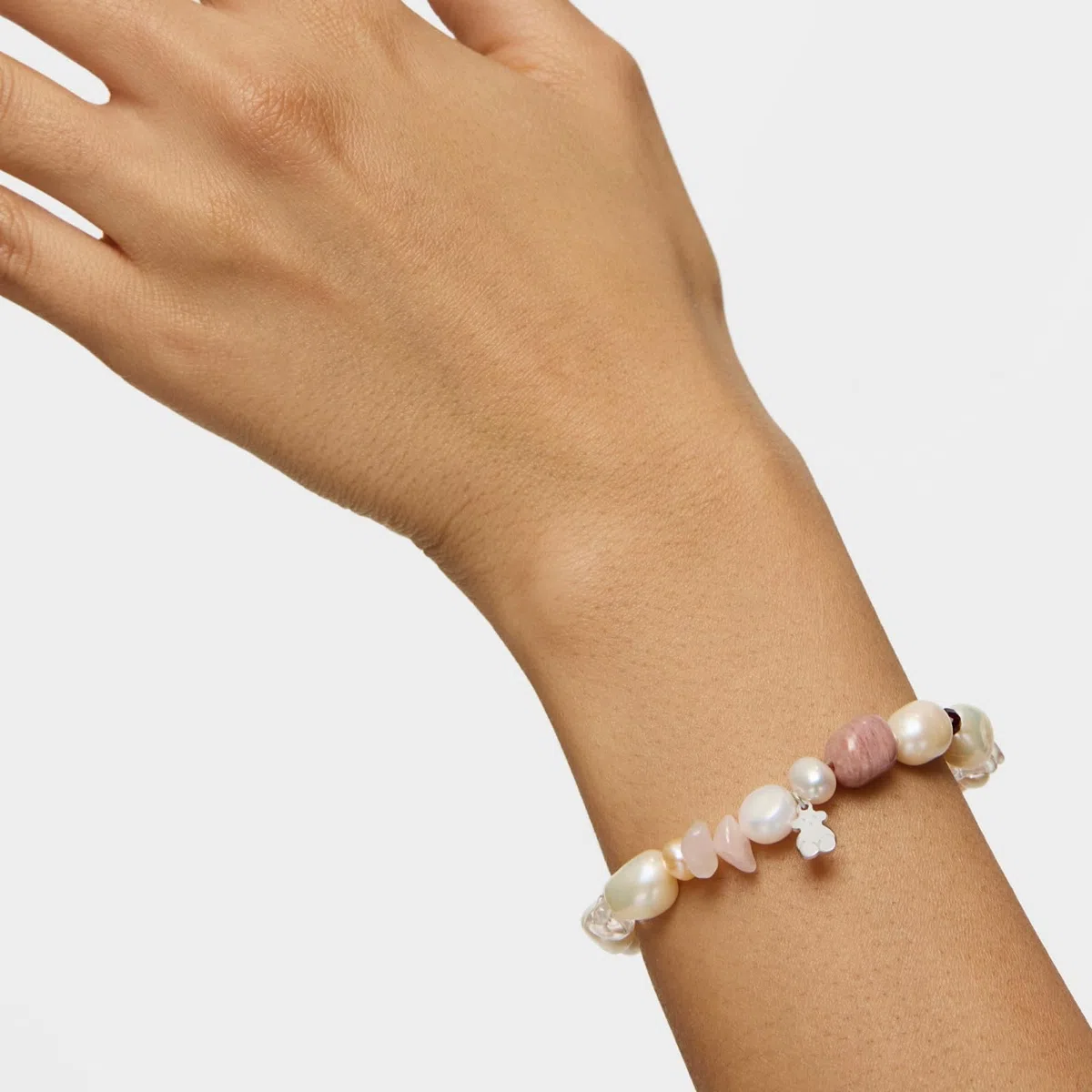 TOUS Pulsera de Perlas, Granate, Rodonita y Cuarzo para Mujer con Motivo de Oso en Plata de Primera Ley, 17,5 cm de Largo, Elegante y Clásica, Colección Pearl