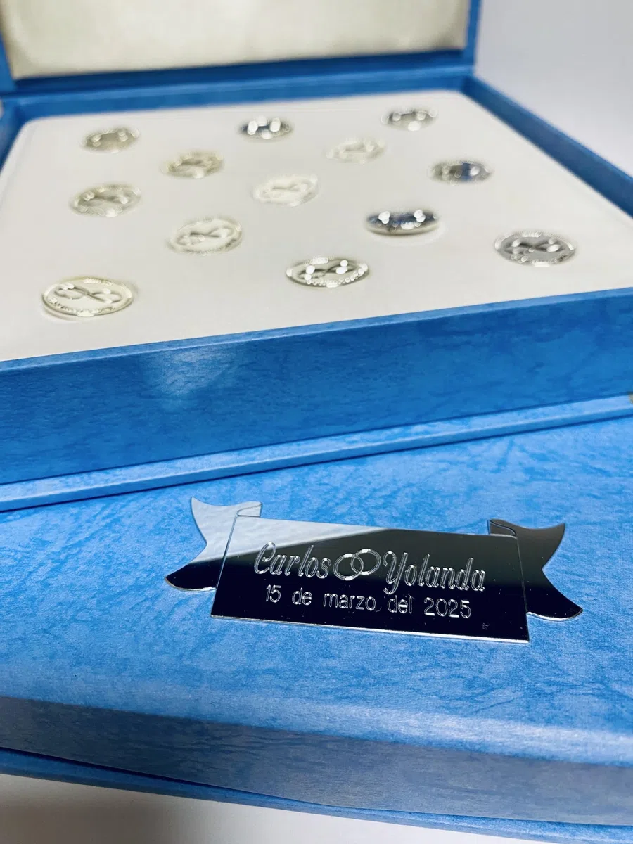 Arras boda matrimoniales plateadas de 20mm en elegante estuche Personalizado