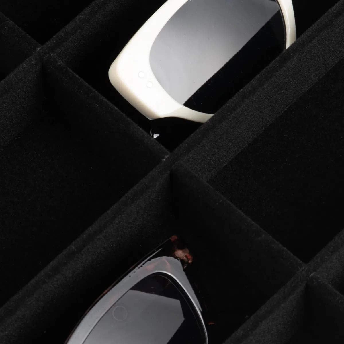 Frebeauty Caja de terciopelo para guardar gafas de sol, bandeja con 8 cajones, ideal para hombres y mujeres.