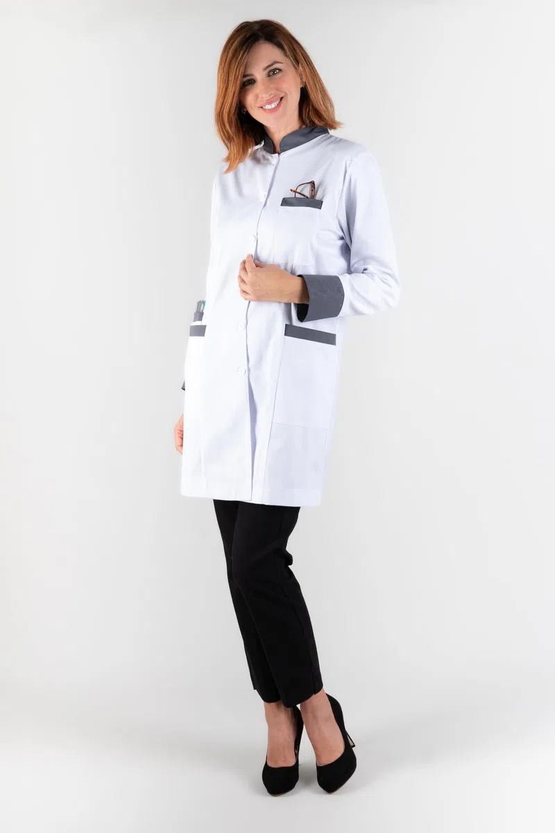 Bata de Laboratorio Mujer, Bata Cuello Mao Manga Larga, Ideal para Farmacia, Óptica, Herbolarios y Clínicas Sanitarias, Fabricado en España