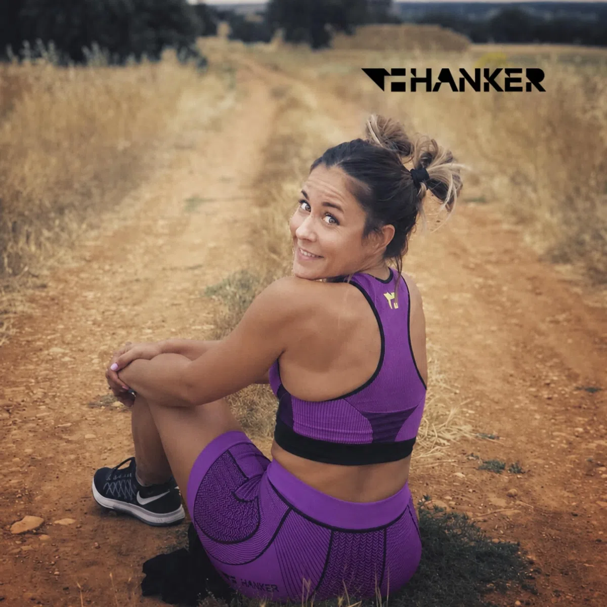 HANKER Mallas Cortas Mujer Compresivas Akasha 2.0 con Bolsillos, Cintura Tubular para Running, Trail y Fitness