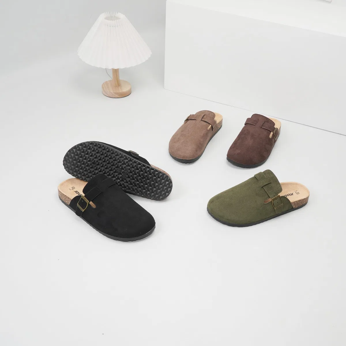 JOMIX Zuecos y Mules para Hombre Pantuflas con Plantilla de Corcho Cerradas Zapatillas de Jardín Sandalias con Hebilla Ajustables Cómoda Antideslizante Casa